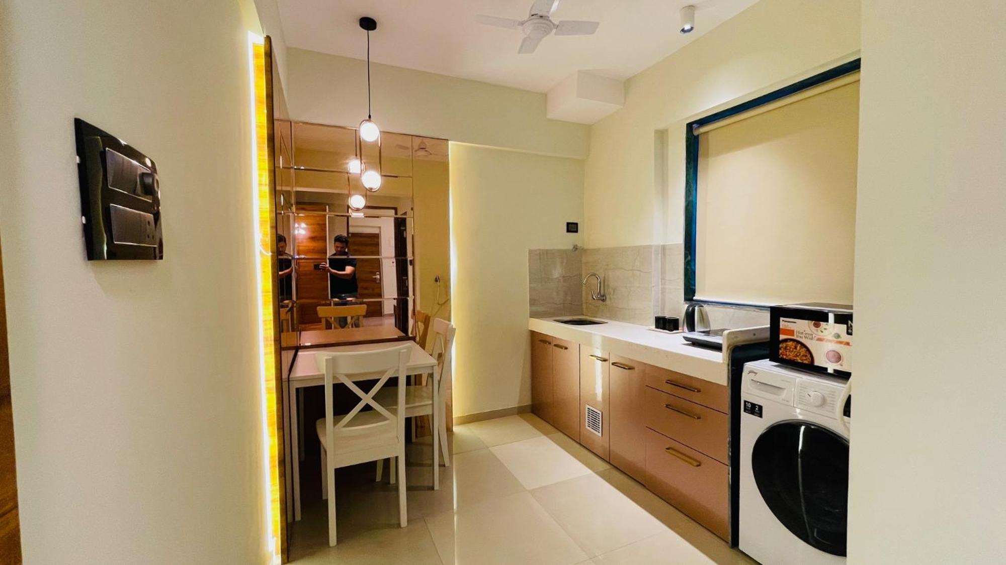 Home2 Studio Apartments Βομβάη Εξωτερικό φωτογραφία
